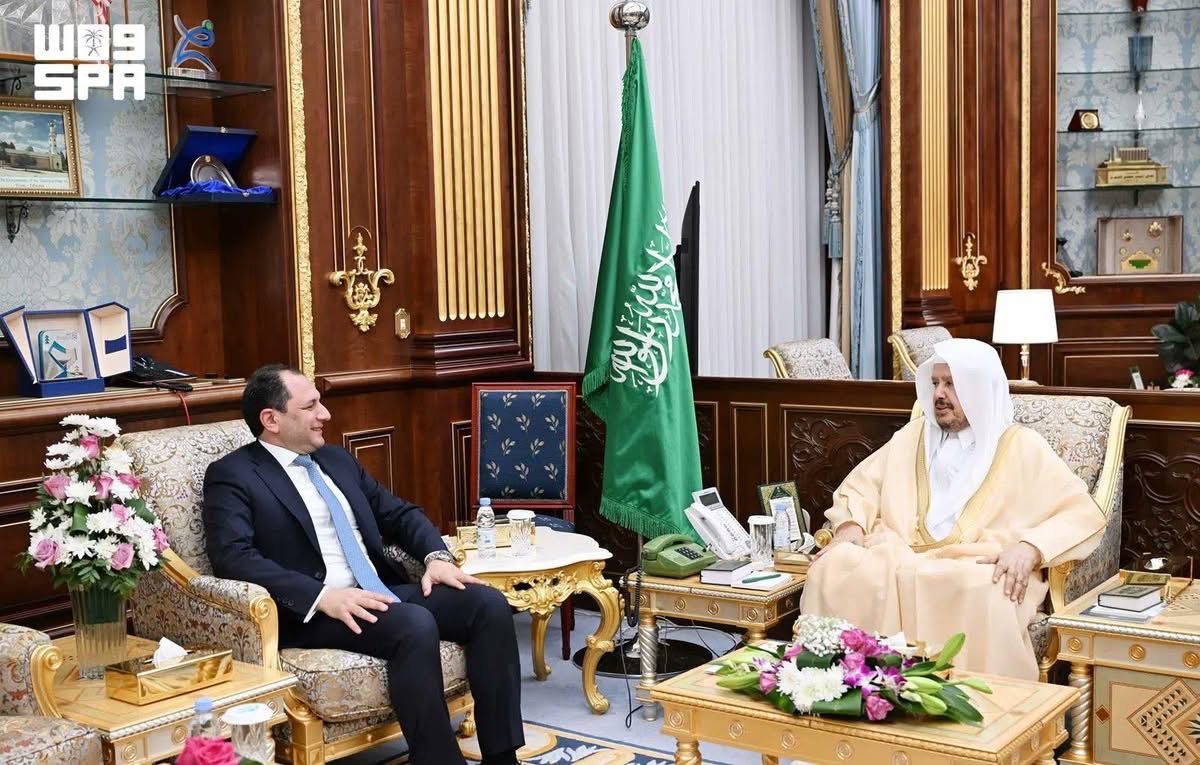 آل الشيخ يستقبل سفير لبنان في الرياض ويؤكد متانة العلاقات الأخوية