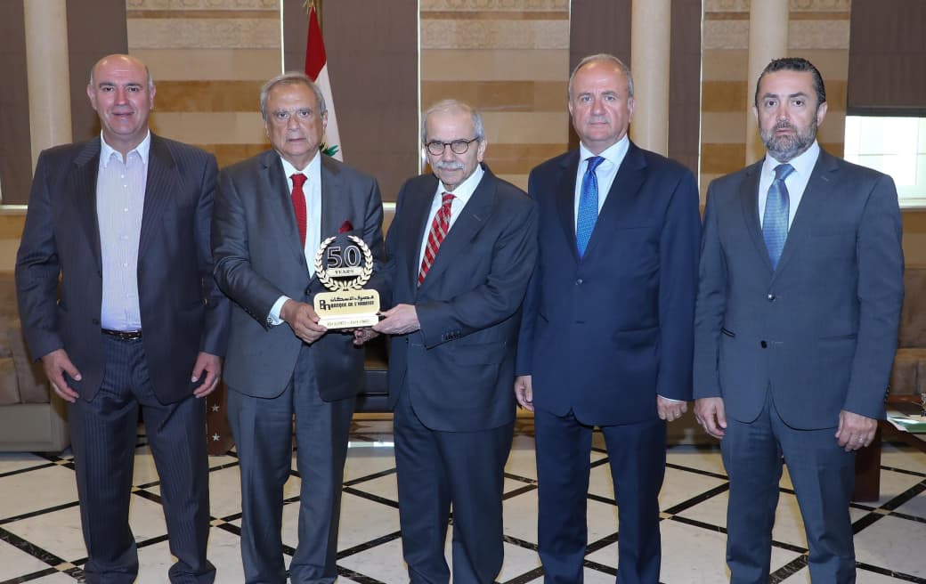 سلام يبحث مع مصرف الإسكان دعم القروض السكنية ويطّلع على إنجازاته في عامه الخمسين
