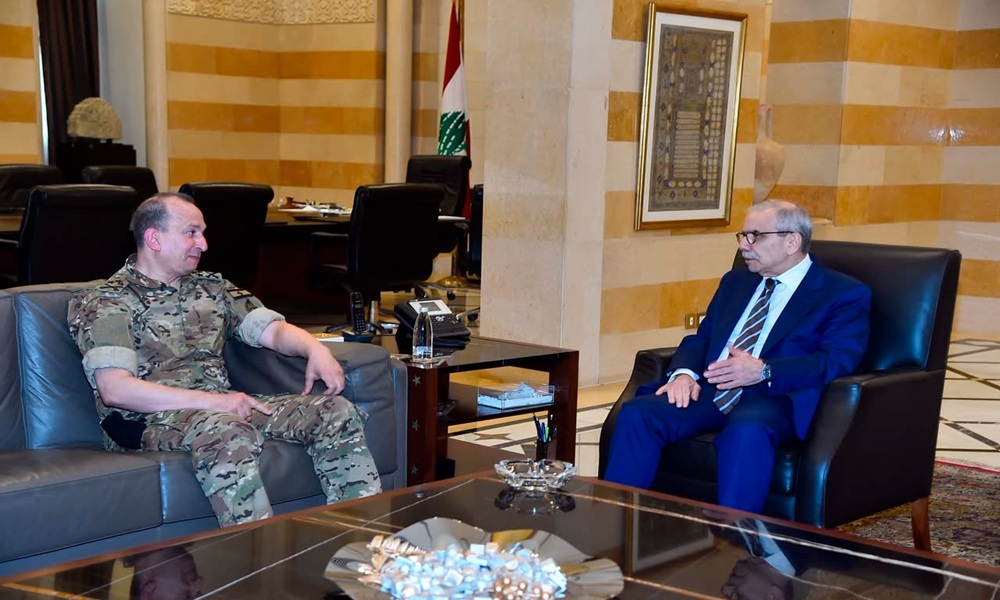 زيارة باكستان على طاولة سلام وقائد الجيش