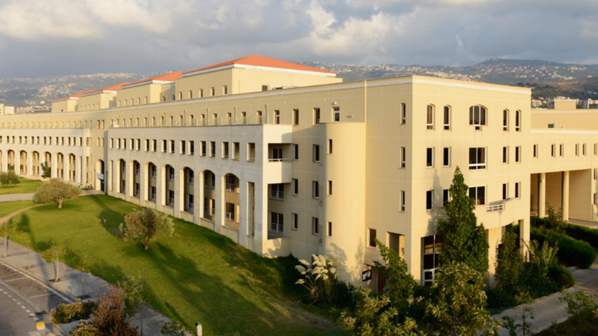 بعد غارة الضّاحية.. الجامعة اللبنانية تؤجّل الامتحانات في مجمّع الحدث