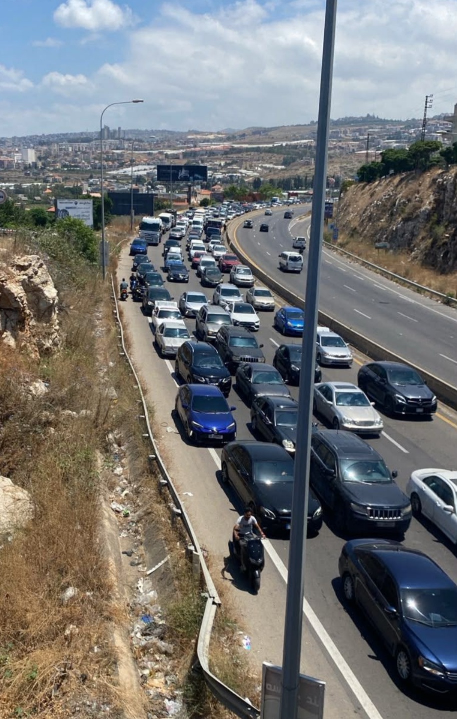 عودة الجنوبيِّين فوق الدمار الرهيب: تحدٍّ للترهيب وإرادة انتماء<br />
ترحيب لبناني يعزِّز التضامن الرئاسي.. وترامب لماكرون: يجب أن ينتهي الوضع في لبنان قريباً
