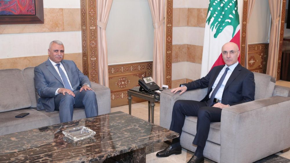 الحجار واللواء شقير يؤكدان تشديد ضبط الحدود