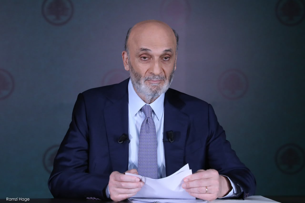 جعجع: التفاهم الأميركي–الإيراني محدود و«مسرحية سياسية»… ومشكلة لبنان في سلاح حزب الله و«الدولة العميقة»