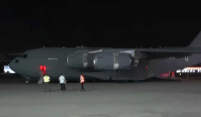 طائرة إماراتية محملة بالمساعدات في لبنان