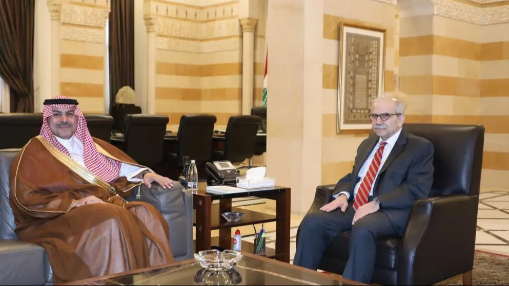 بالفيديو - سلام يستقبل السفير السعودي ويواكب إطلاق أولى الحاويات اللبنانية إلى جدة بعد رفع الحظر عن الصادرات