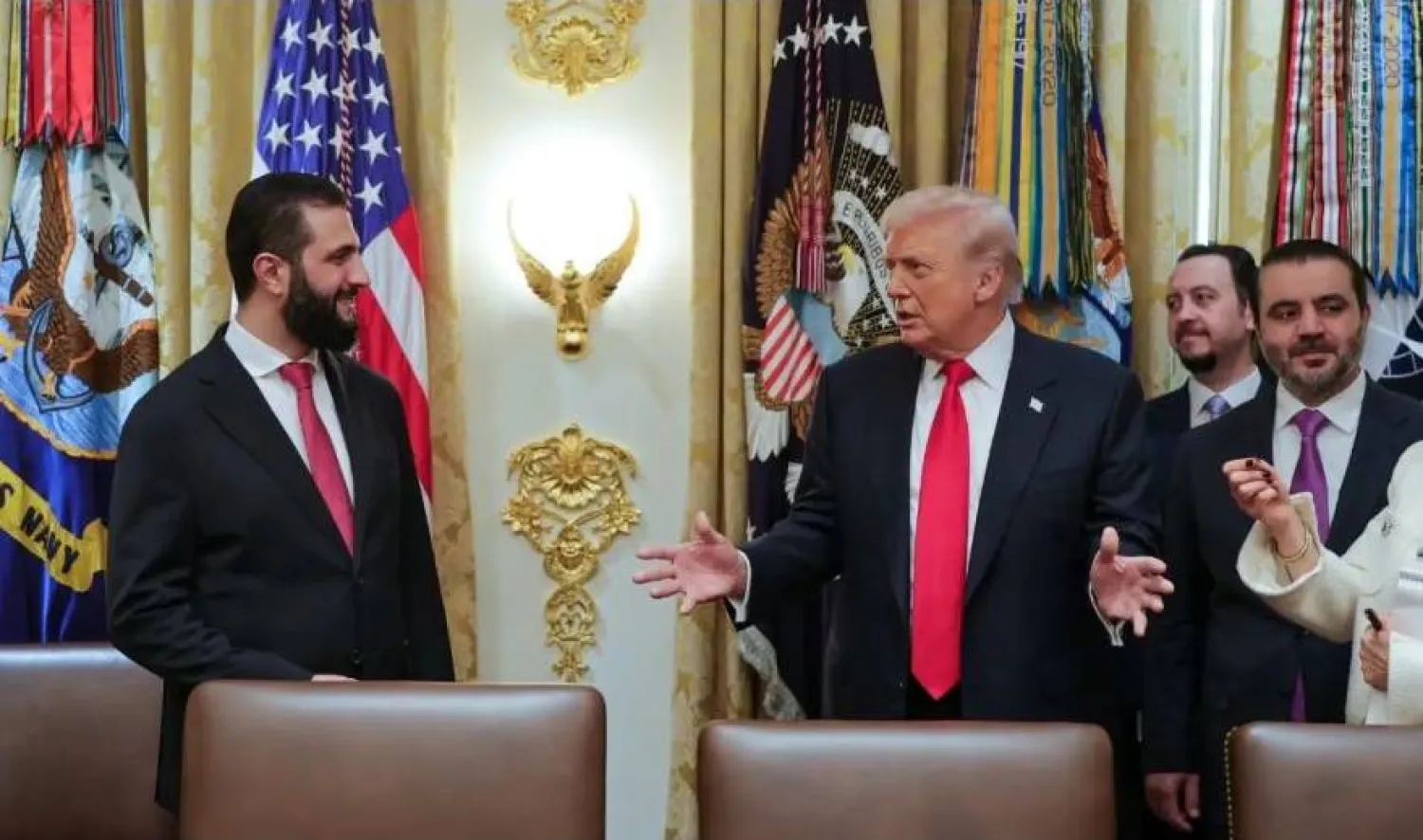 كيف تنظر دمشق وبيروت وتل أبيب إلى دعوة ترمب لتدخّل سوريا في لبنان؟<br />
مستشار الشرع لـ«الشرق الأوسط»: على «حزب الله» وقف احتضان فلول الأسد... رفض في بيروت للتدخل السوري... وتل أبيب لا تأخذ الموقف الأميركي بجدية
