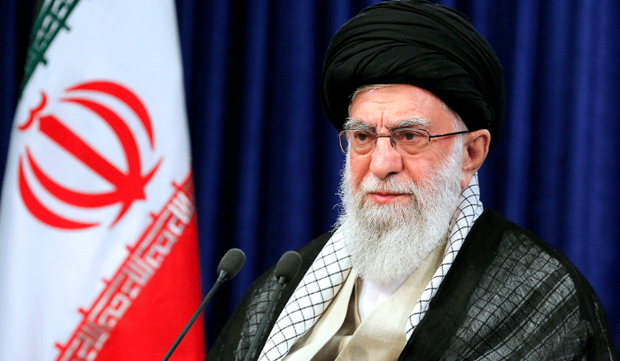 خامنئي: سيكون الرد في الوقت والمكان المناسبين