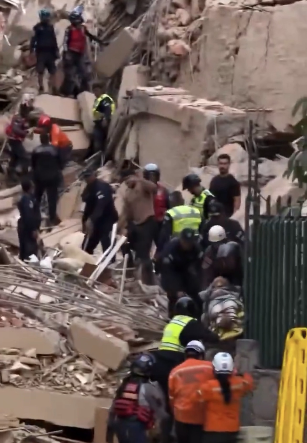 32 قتيلاً و700 جريح حصيلة أولية للزلزالين اللذين ضربا فنزويلا