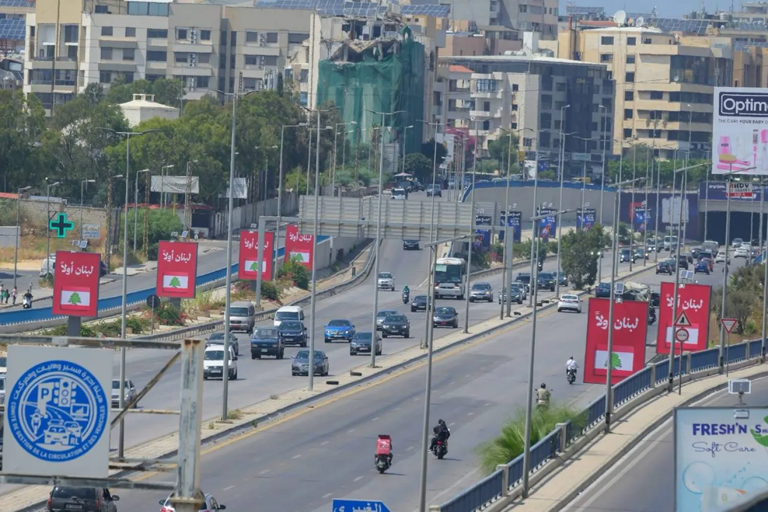 بري يرفع رايتي الاعتراض السياسي… وتهدئة الشارع<br />
قال لـ«الشرق الأوسط»: قرأت الاتفاق... ورأيت فيه الفتنة