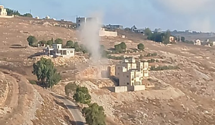 انتشال جثّة ضحية في منزل دمّرته غارة قبل أيّام