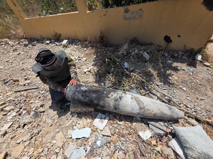 الجيش يفكك 4 قنابل طيران غير منفجرة في الجنوب ويؤكد اتخاذ أقصى تدابير الحيطة والحذر