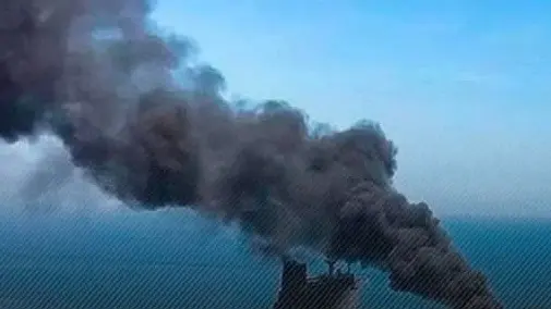 إطلاق صاروخين باتجاه سفن تجارية في مضيق هرمز