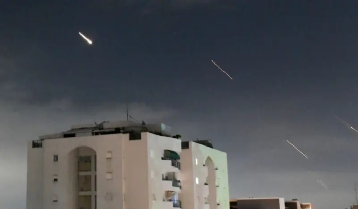 الجيش الإسرائيلي: صواريخ إيران لم تُحدث أضرارًا