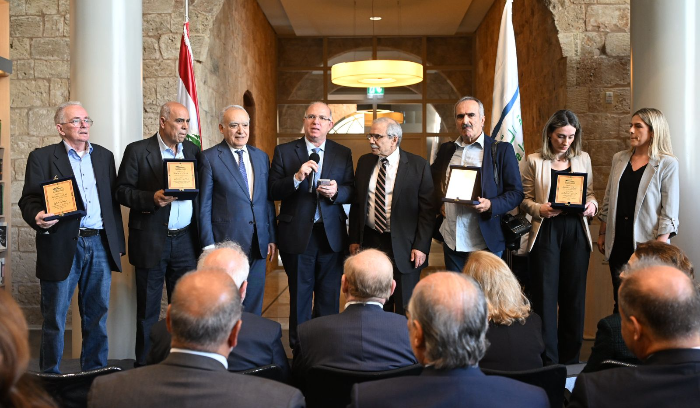 سلام يكرم مصوري الحرب