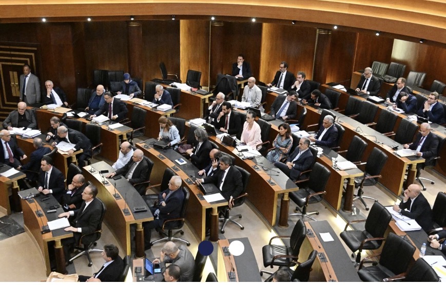 فوضى الجلسة التشريعية تجهض البت بالإعدام والعفو العام<br />
الشرعية إلى الجنوب در وسوريا تقطع الطريق على سلاح 