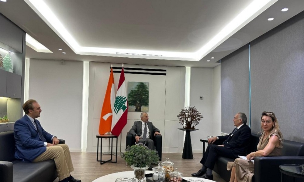 باسيل عرض وآرنو للأوضاع والتطورات