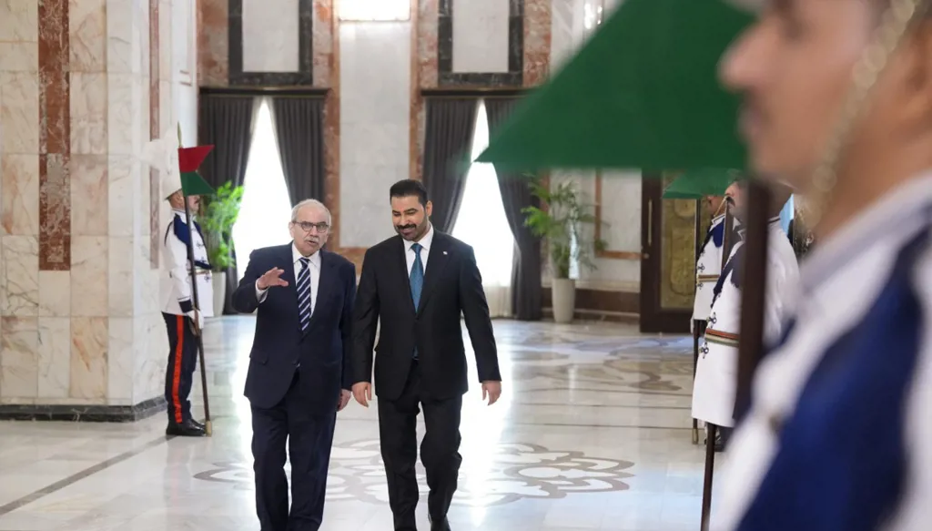 الجيش يطلق إنذاراً قبل جولة روما للمفاوضات... سلام في بغداد لإحياء خط النفط العراقي اللبناني