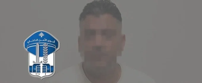 يرمي نفسه أمام السيارات عمدًا... 