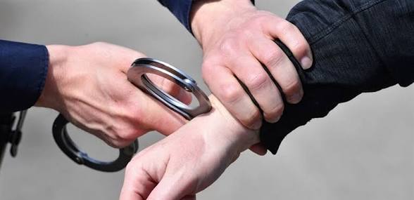 توقيف امرأة سرقت أكثر من 11 ألف دولار من رجل تعرّفت إليه في ملهى وإعادة المبلغ إلى صاحبه