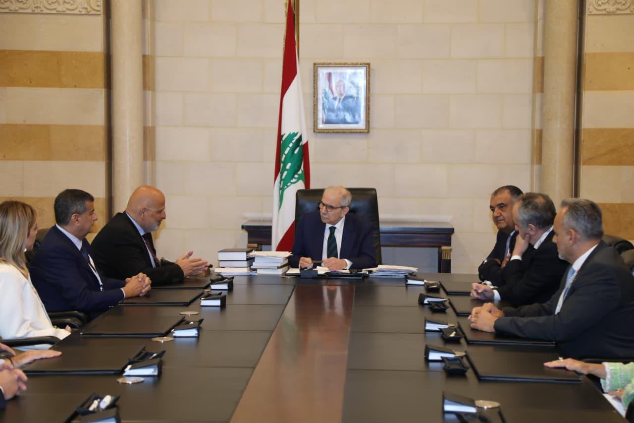 وفد مجلس التنفيذيين اللبنانيين يبحث مع سلام التحول الرقمي وحقوق المودعين واقتراع المغتربين