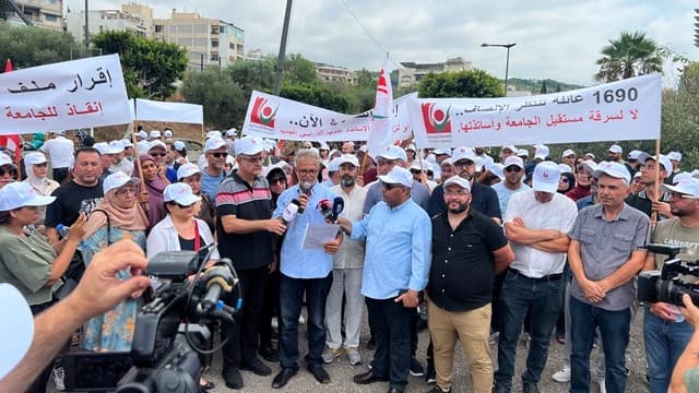 اعتصام لمتعاقدي اللبنانية في بعبدا تزامنا مع جلسة مجلس الوزراء طالب بإقرار ملف التفرغ