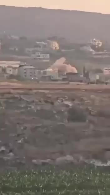 غارة إسرائيلية على علي الطاهر وقصف مدفعي على المنصوري