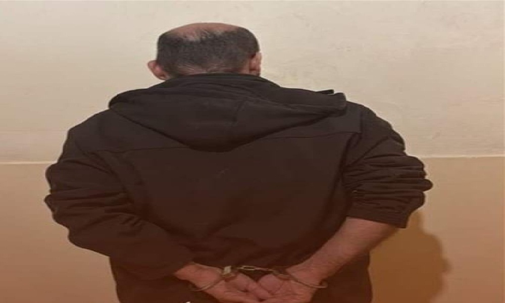 حاول الفرار ورمى كيسًا من نافذة سيارته… وهذا ما ضُبط!