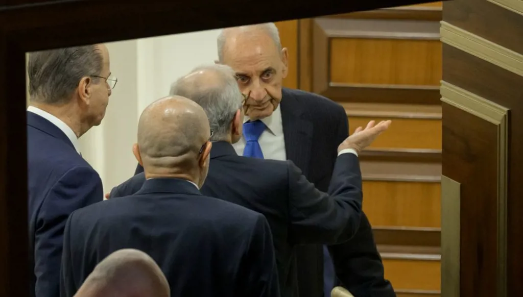 العفو يخرج من مدخنة صفقة تشريعية – سياسية… كليرفيلد في بيروت على وقع التجريف جنوباً