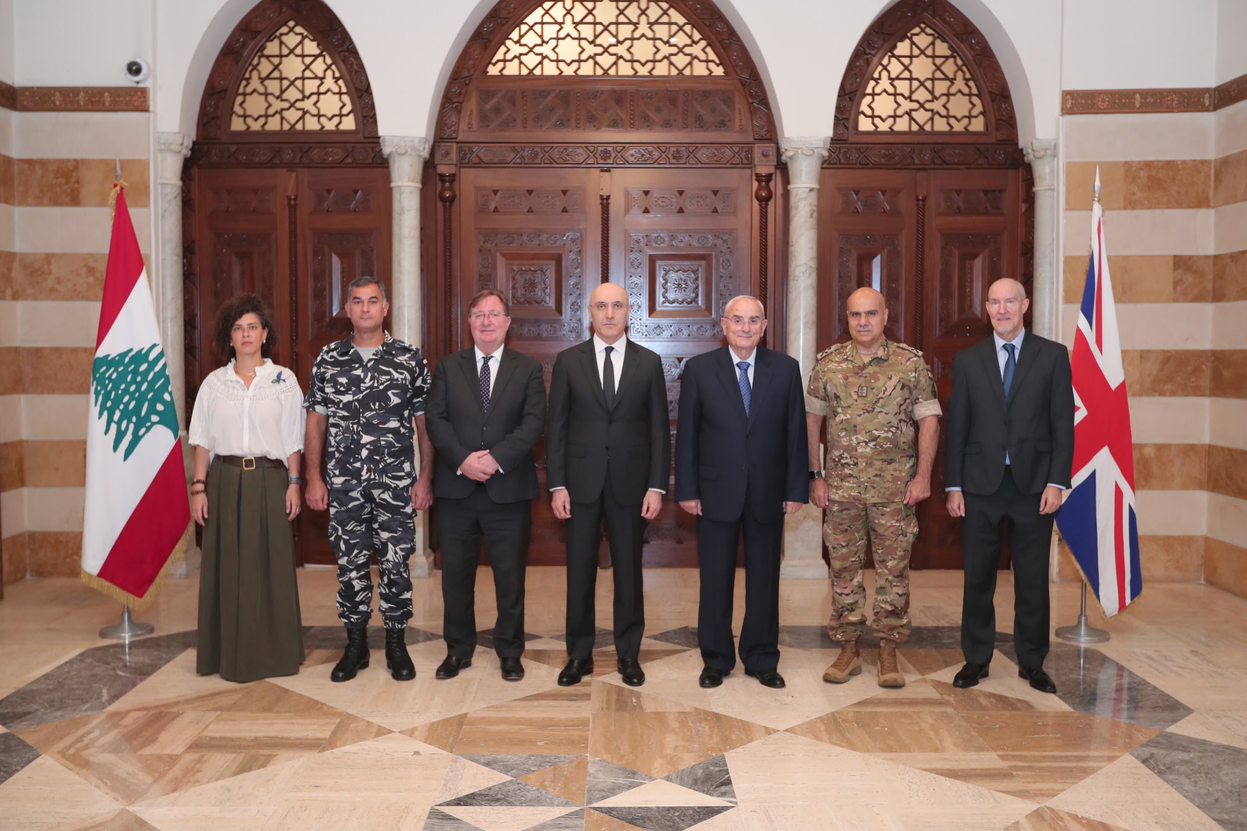 الحجار ومنسى يوقّعان مذكرة تفاهم مع بريطانيا لدعم الأمن في لبنان
