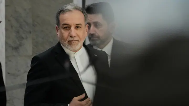 عراقجي: نبحث مع عُمان إنشاء مسار مؤقت في هرمز