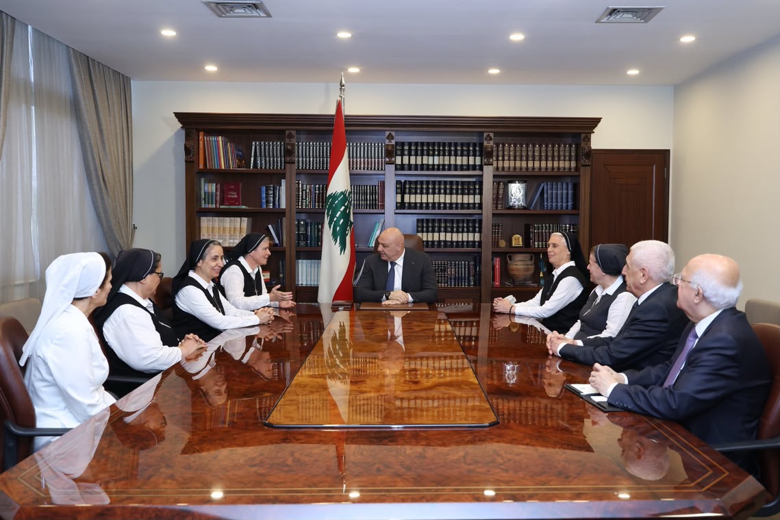 الرئيس عون استقبل الرئيسة العامة لراهبات العائلة المقدسة مع وفد
