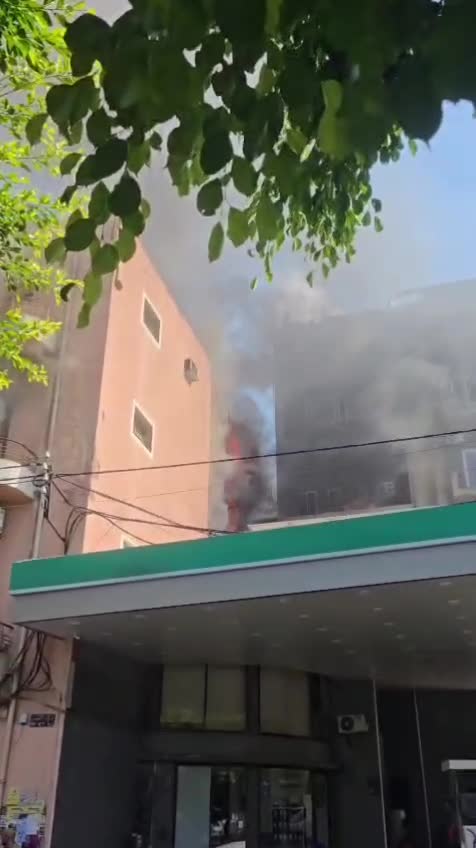 حريق كبير داخل محل للأدوات الكهربائية في مار مخايل