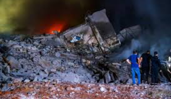 غارة وحشية للعدو على مقر قيادة حزب الله: غموض حول مصير السيد حسن نصرالله<br />
خسئت “اسرائيل” بكسر عزيمة الشعب المقاوم