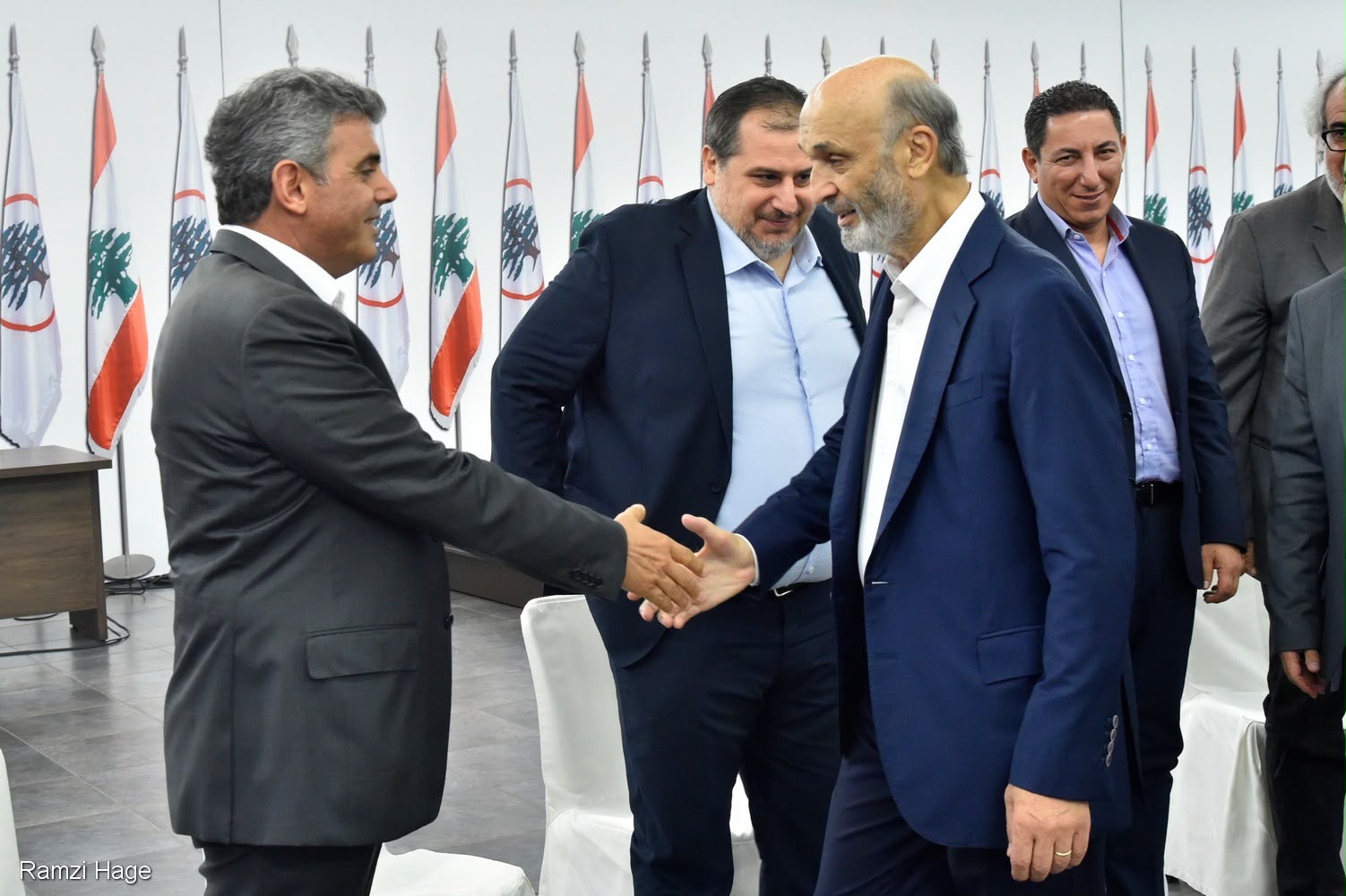 جعجع يلتقي رؤساء بلديات قضاء جبيل: إشادة بمناقصة النفايات وبحث مشاريع إنمائية جديدة