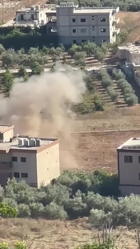 قذيفة مدفعية إسرائيلية تستهدف منزلاً مأهولاً في حاريص