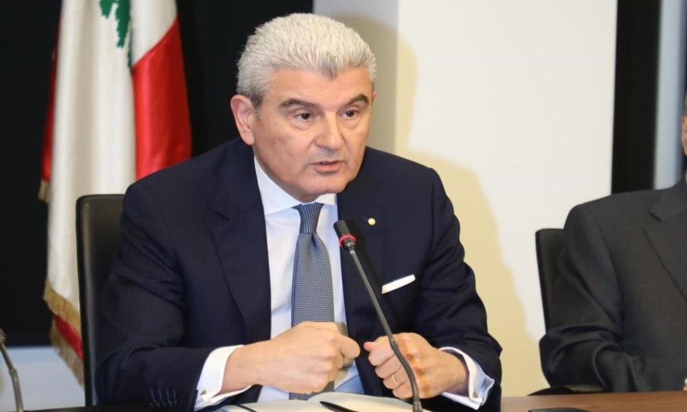 شحنة اسمنت تدخل لبنان دون فحوصات.. والوزير يتحرك