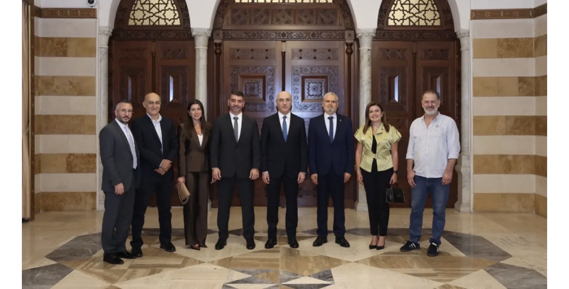 نقيب الصيادلة يبحث تحديات القطاع مع وزير الداخلية
