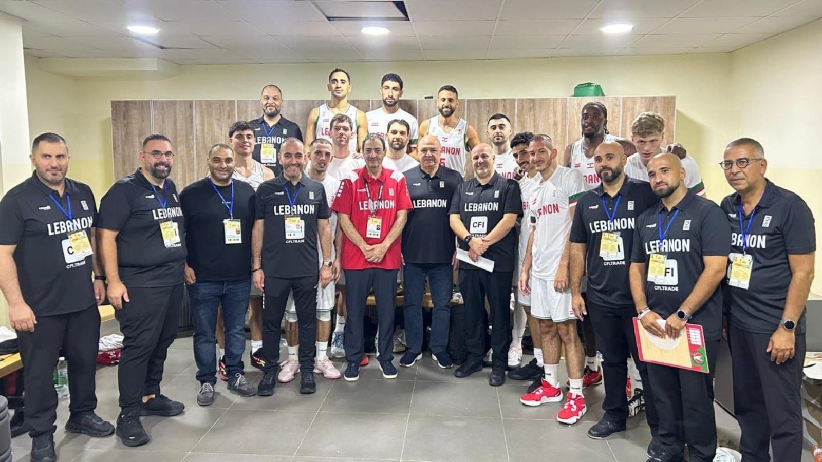 الرئيس  عون يدعم منتخب لبنان لكرة السلة من أرض الملعب