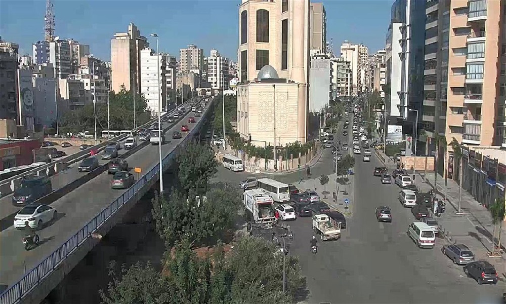 رمي صخرة على سيارة من فوق جسر الكولا!
