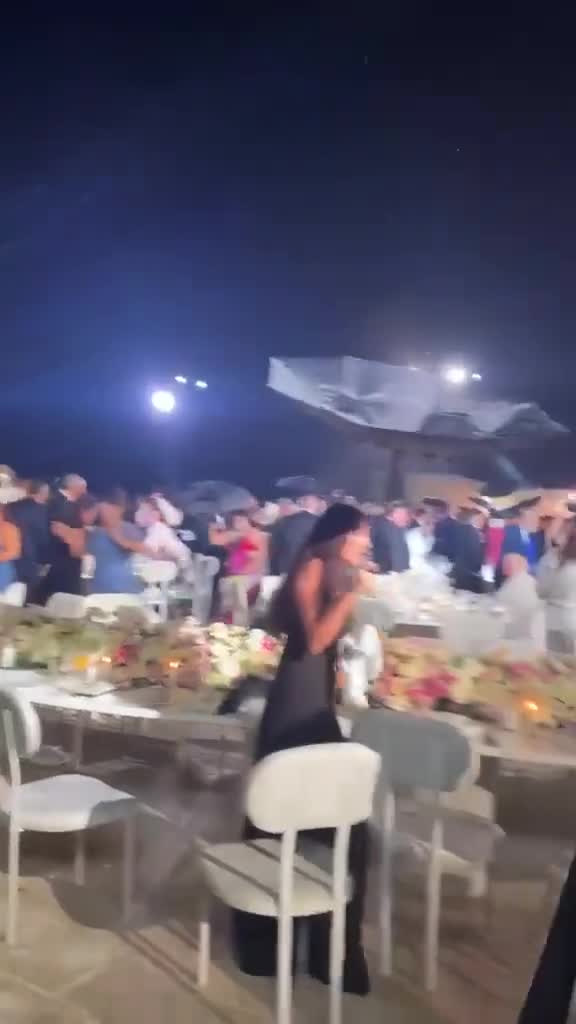 بالفيديو - عاصفة آب تباغت حفل زفاف في ضبية