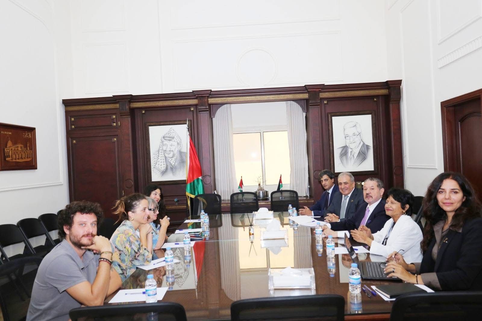 وفد أوروبي يزور سفارة دولة فلسطين في لبنان ويطّلع على أوضاع الفلسطينيين