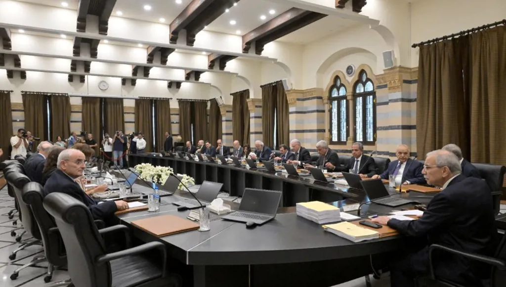 إسرائيل تسلّم لبنان خمسة أسرى ربطاً برفات يهود… تهديد إيراني بالرد على أي هجوم على 