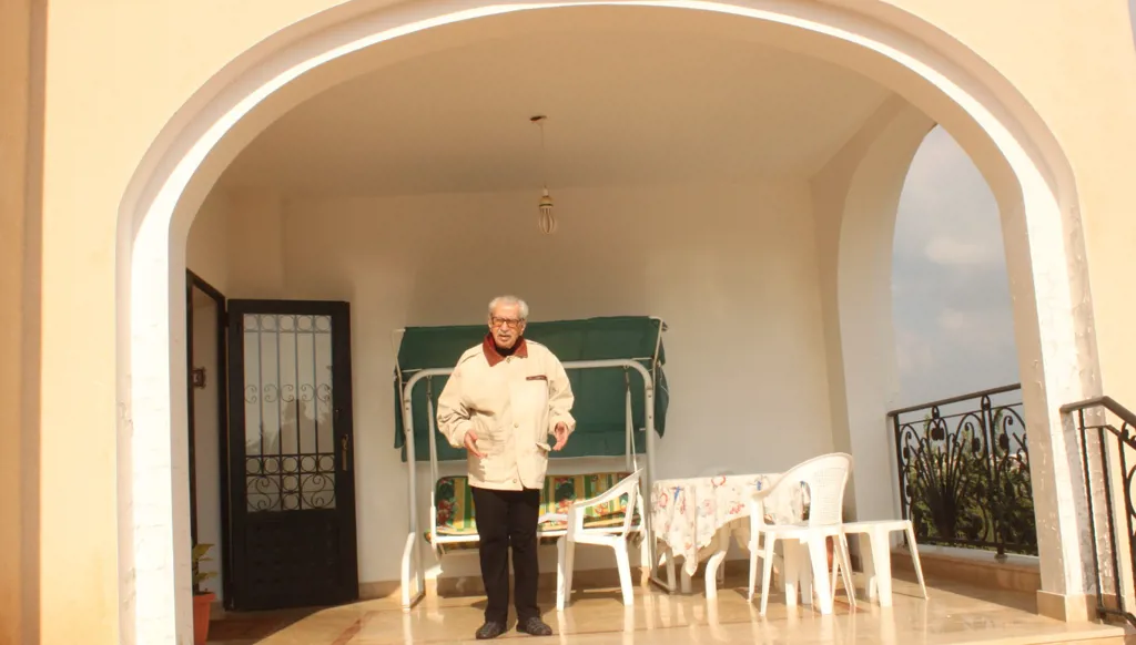 إسرائيل تدمر منزل نائب وأديب راحل في الجنوب