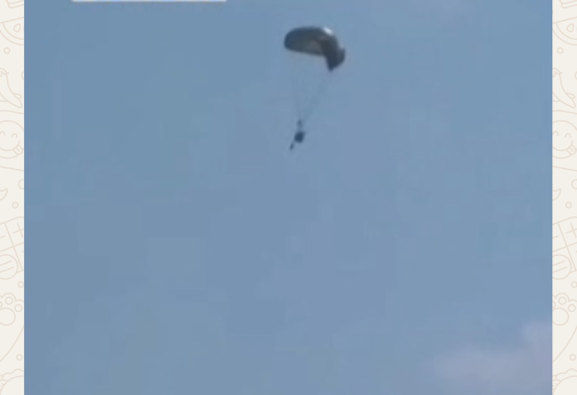 بالفيديو- تفجيرات إسرائيلية في المنصوري وقصف مدفعي يستهدف ميس الجبل وسقوط مظلة في زوطر