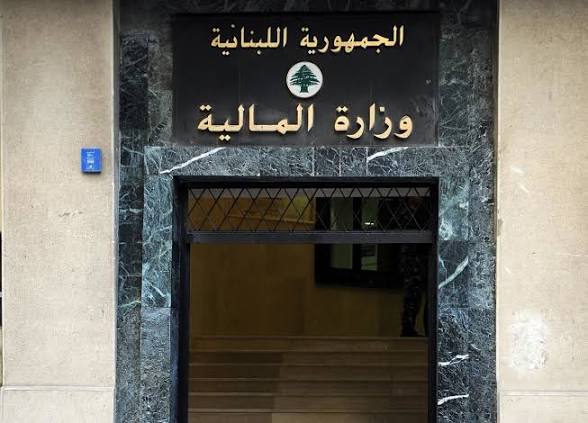 تضرر مبنى الوزارة في النبطية بالقصف<br />
وجابر يعطي توجيهاته لحماية الملفات