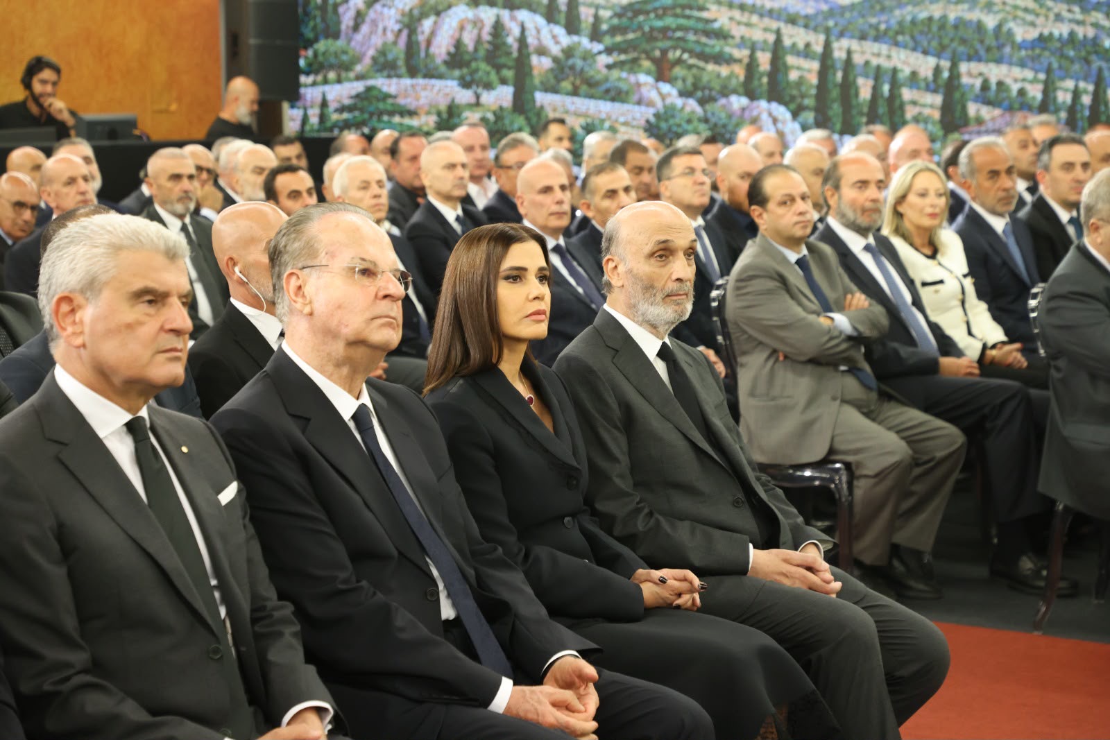 جعجع ينتقد أداء السلطة: على المسؤولين حزم أمرهم واتخاذ خطوات عملية لاستعادة هيبة الدولة