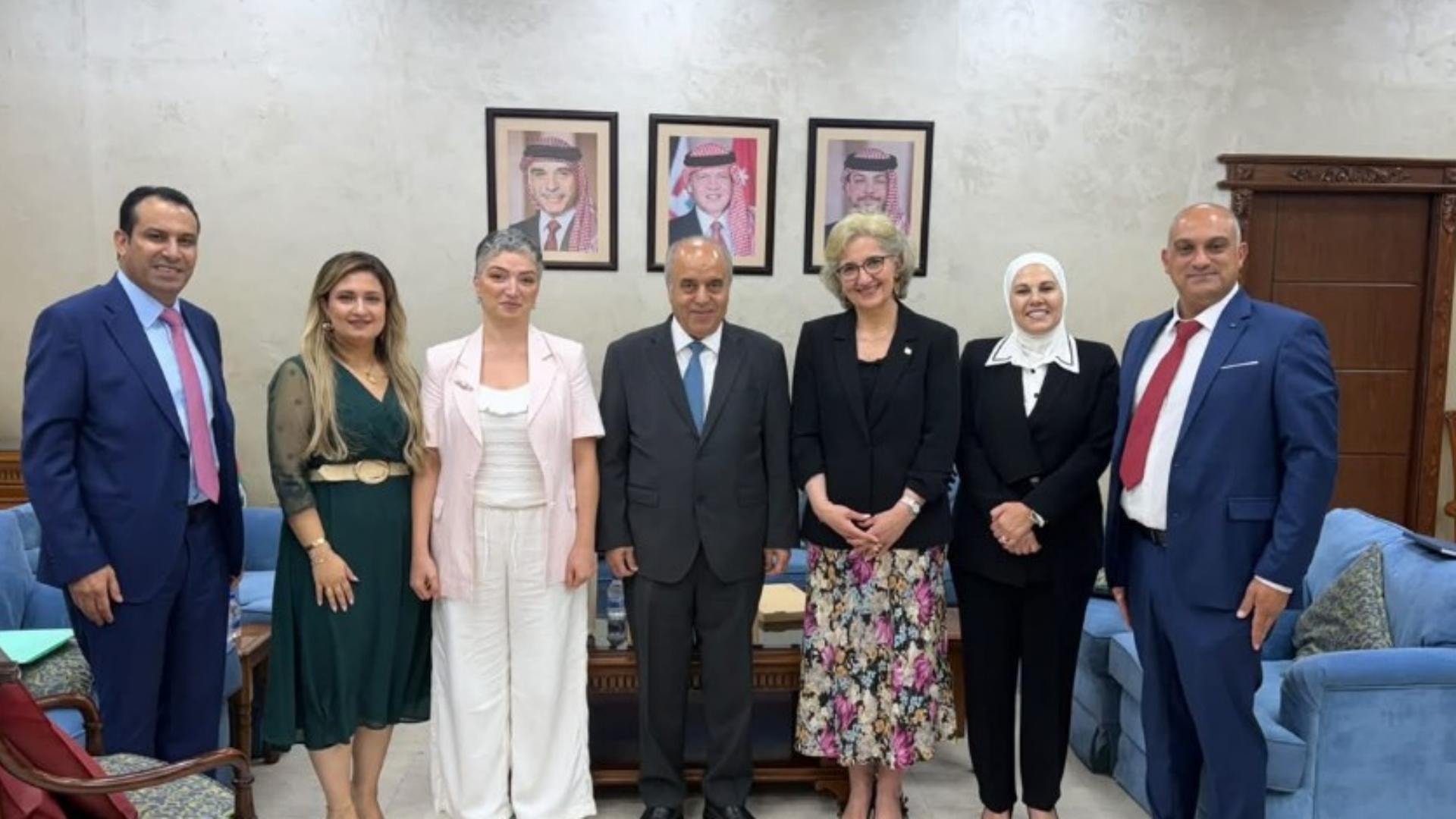 وزيرة التربية في الأردن وبحثٌ في التعاون