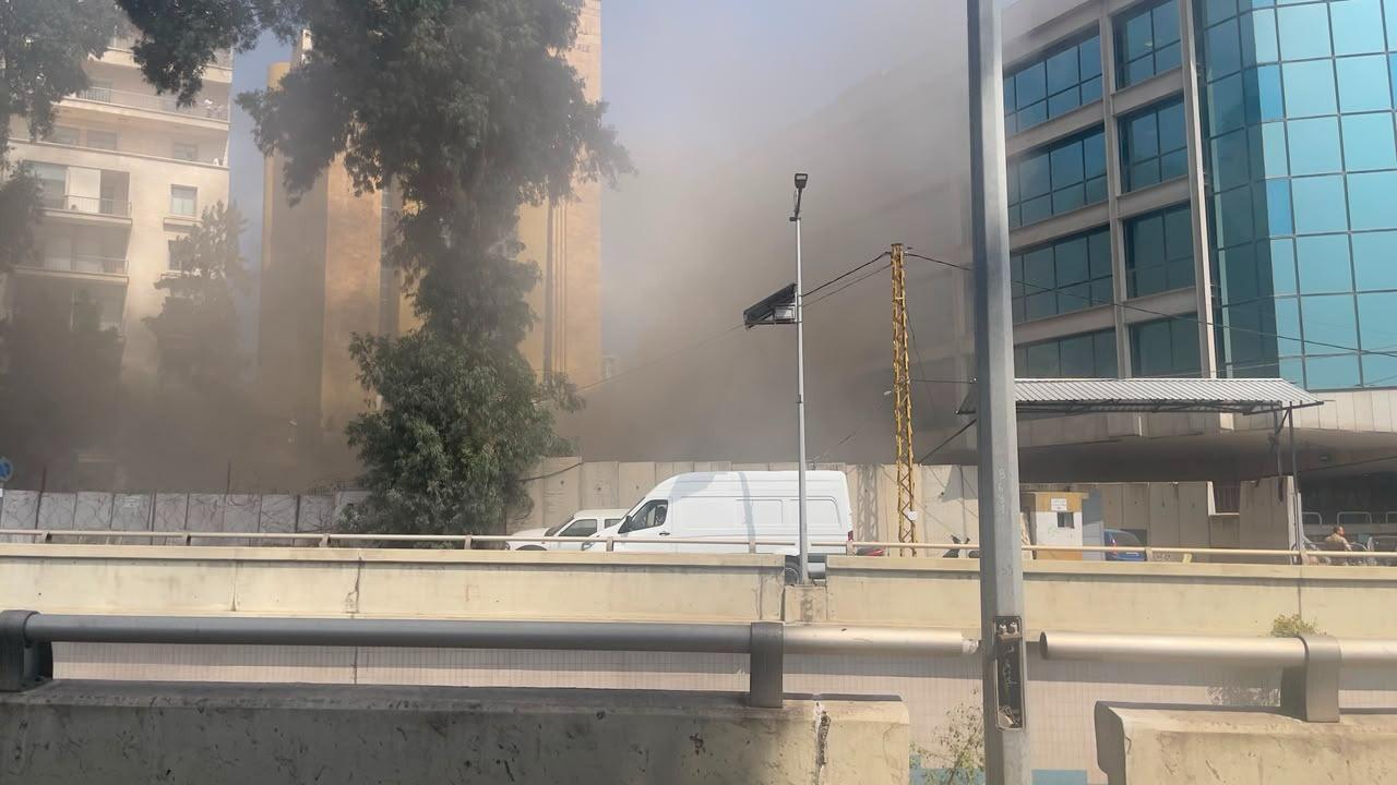 حريق قرب مبانٍ رسمية في منطقة المتحف ببيروت