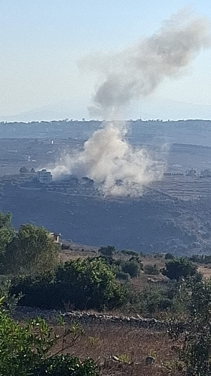غالونات متفجرة وقصف مدفعي  على المنصوري وتفجير في بني حيان