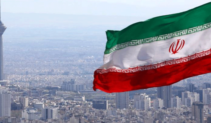 “خامنئي” يهاجم بزشكيان: “احذر مما تقول”